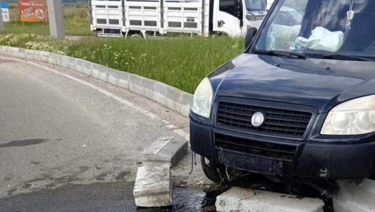 Bolu’da refüje çıkan hafif ticari aracın şoförü yaralandı