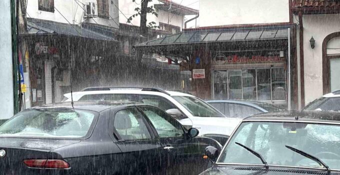 Bolu’da sağanak hayatı olumsuz etkiliyor