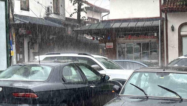 Bolu’da sağanak hayatı olumsuz etkiliyor