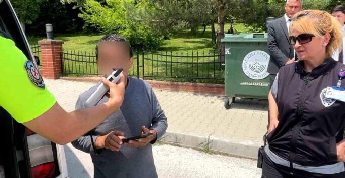 Bolu’da yokuşta geri kayan araç birebir arabaya 3 kere çarptı