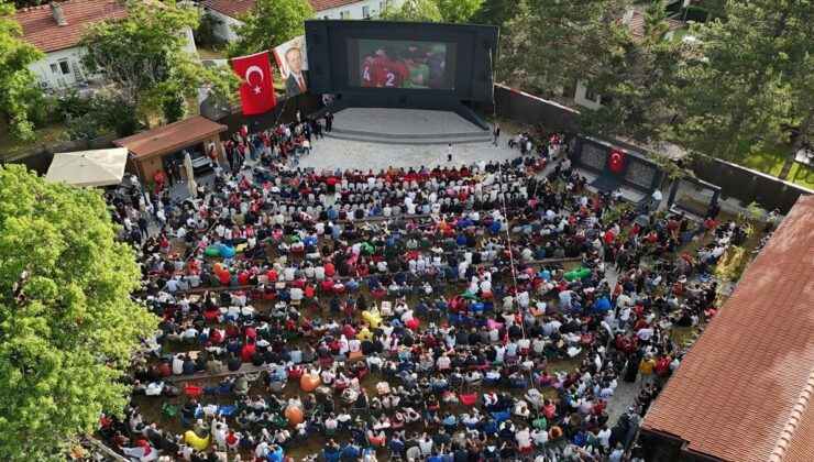 Doğu Marmara ve Batı Karadeniz’de A Ulusal Futbol Kadrosu’nun maçı dev ekranlardan izlendi