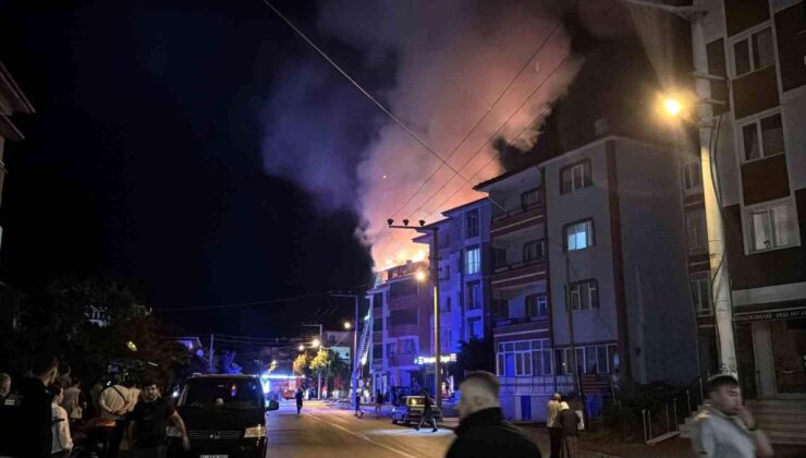 Bolu’da apartmanda çıkan yangında alevler geceyi aydınlattı: Patlama sesleri paniğe sebep oldu