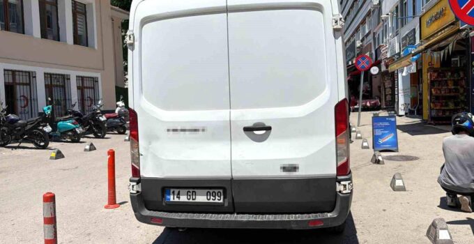 Bolu’da geri hareket yapan panelvan yaşlı bayana çarptı