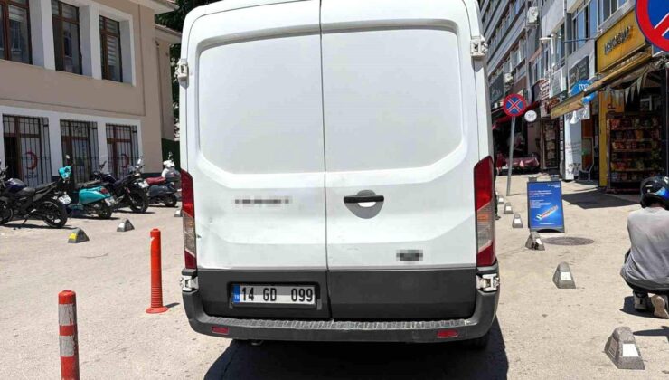 Bolu’da geri hareket yapan panelvan yaşlı bayana çarptı
