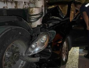Bolu’da lüks SUV park halindeki tıra çarptı: 1 yaralı