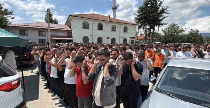 Bolu’da uçuruma yuvarlanan cipte iki genç hayatını kaybetti
