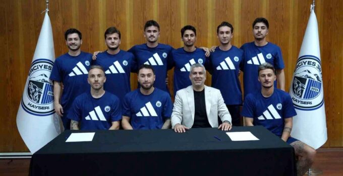 Erciyes 38 FK’dan, Bolu kampında 11 yeni transferi için imza töreni