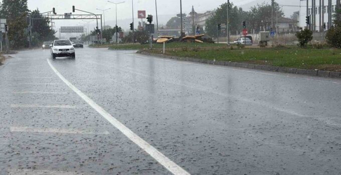 Bolu’da Sağanak Trafiği Olumsuz Etkiledi