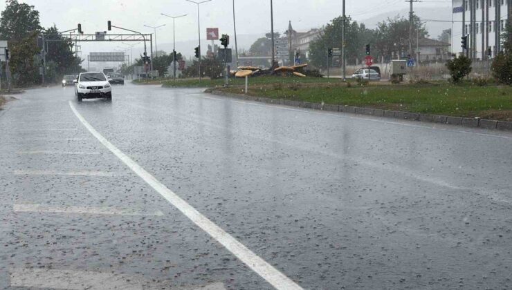 Bolu’da Sağanak Trafiği Olumsuz Etkiledi